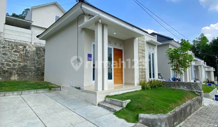 For Sale Modern Minimalist House in a Complex Near UMY 2