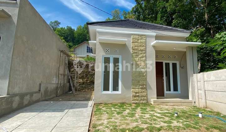 RUMAH DI SLEMAN DEKAT KAMPUS UGM UMY DP 15 JT SUBSIDI BIAYA KPR