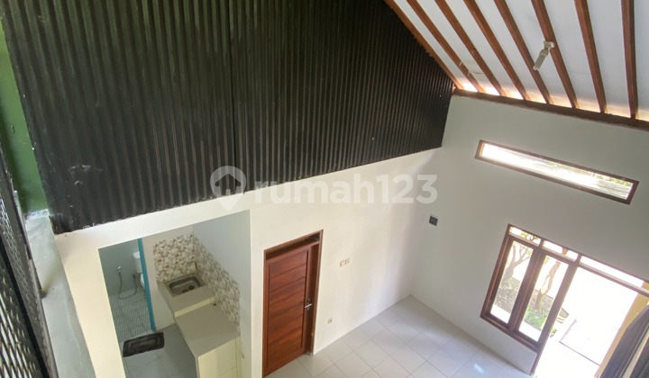 ruang tamu dijual rumah 2 lantai dalam