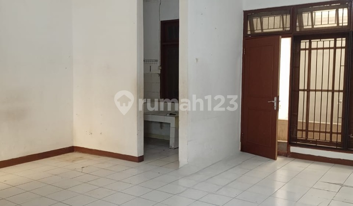 For Sale / Quick Rent House in Strategic Location in Harapan Indah, Bekasi City