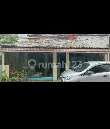 For Quick Sale, Strategically Located House on Kayuringin Street, Bekasi City.