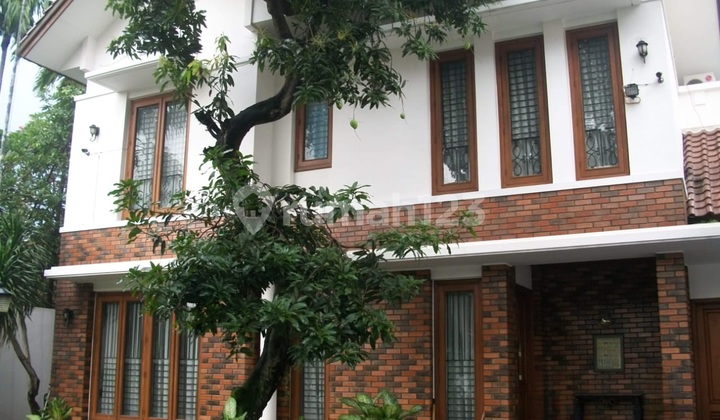 Dijual Cepat Rumah 2 Lantai Lokasi Strategis di Jakarta Selatan