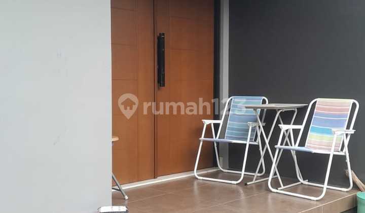 Dijual Cepat Rumah 2. Lantai.di. Sumarecon. Kota.bekasi 2