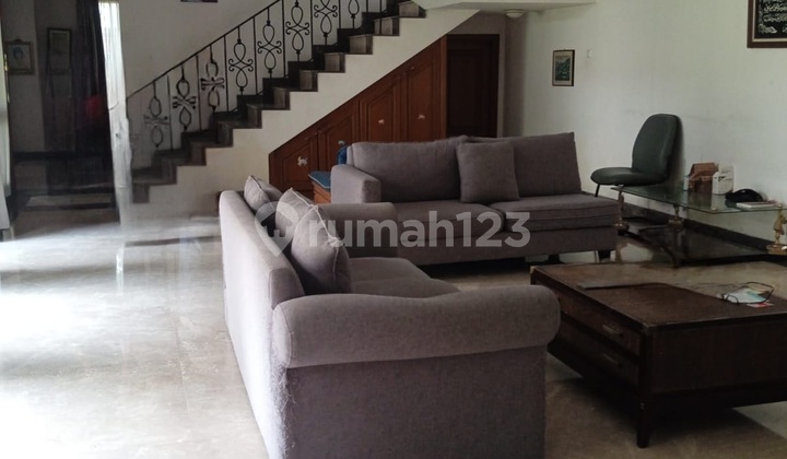 Dijual Cepat Rumah 2 Lantai Lokasi Strategis di Jakarta Selatan
