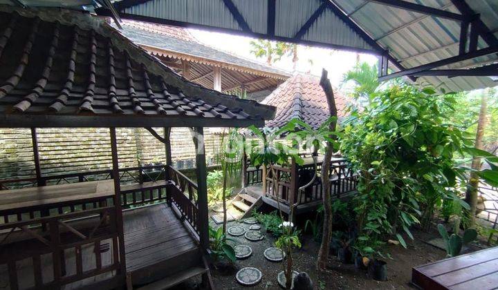 RUMAH MAKAN DI PERENENENGAN 2