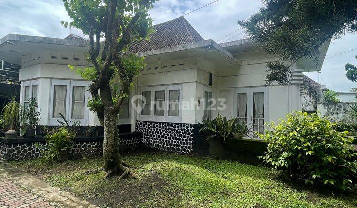 Dijual Rumah Klasik Belanda Furnished Tengah Kota Klojen Malang 1