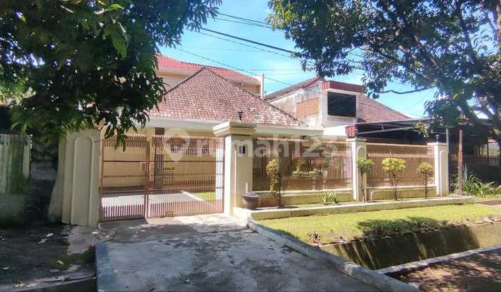 Dijual Rumah Klasik Terawat Siap Huni 8 Kamar Klojen Kota Malang 1