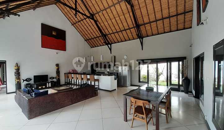 Villa Modern 3 Kamar Tidur dengan Kolam Renang + Kamar Tambahan Villa Modern 3 Kamar Tidur dengan Kolam Renang + Kamar Tambahan