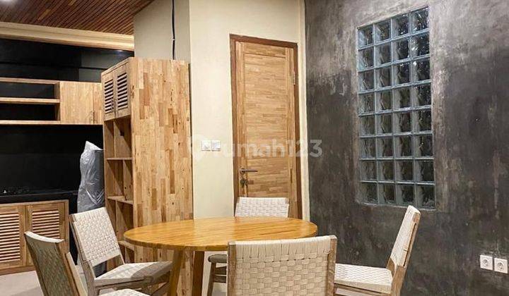 Over Kontrak cafe & semi villa L.tanah: 300m2
L.bangunan: 250m2
kamar tidur:  2kamar tidur 
kamar mandi: 2
Full furnished 
over kontrak brp tahun: 280jt/th 1