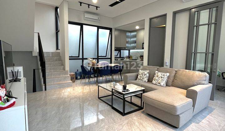 Rumah Modern, Semi Furnish Cantik di Greenwich Bsd Tangerang 1