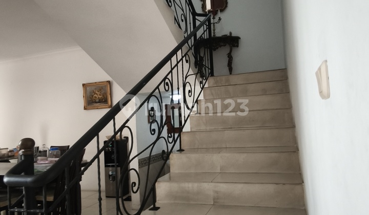 Bintaro Sector 2 House, Strategic Location Suitable for Office 2