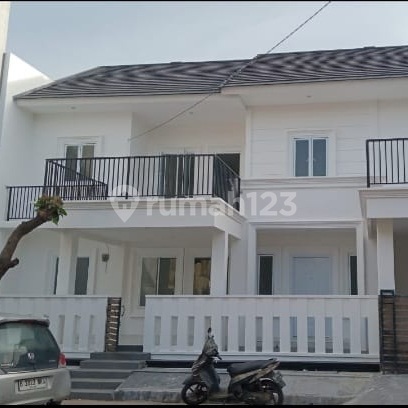 Rumah Modern Villa Melati Mas Brand New
