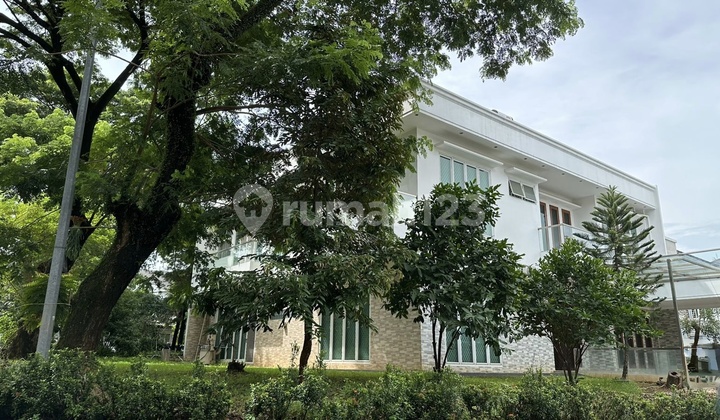 Modern Classic House in The Green Bsd