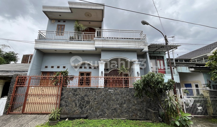 Rumah Dua Lantai Besar dan Kokoh di Jatiwarna