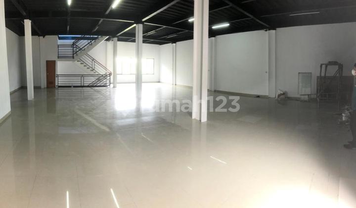 Three-Unit Row House with Five Floors Height 2