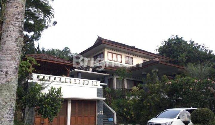 Villa Luas Dan Mewah Di Puncak Cisarua 1