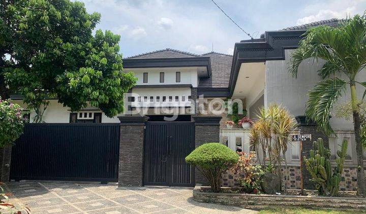 Rumah Mewah Dan Kolam Renang Di Perumahan Laladon Indah 1