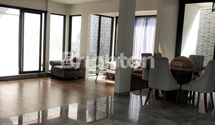 RUMAH DUA LANTAI BESAR DAN LUAS DEKAT DENGAN PINTU TOL CEGER 2