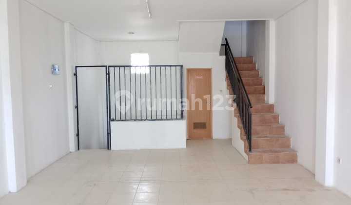 Three-and-a-Half Story Shophouse in Bangbarung, Central Bogor City 2