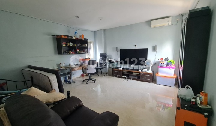 Spacious and Comfortable House Just a Step Away from Sentul City Toll Gate 2