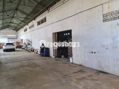 RUMAH TENGAH KOTA, GUDANG DAN TEMPAT TINGGAL YANG MEMBERIKAN KESEJUKAN DAN  KEDAMAIAN BAGI  YG    MEMILIKINYA  GERCEP    ,NEGO 2