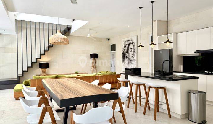 Sewa Tahunan - Villa Luas 4 Kamar Tidur di Seminyak 2