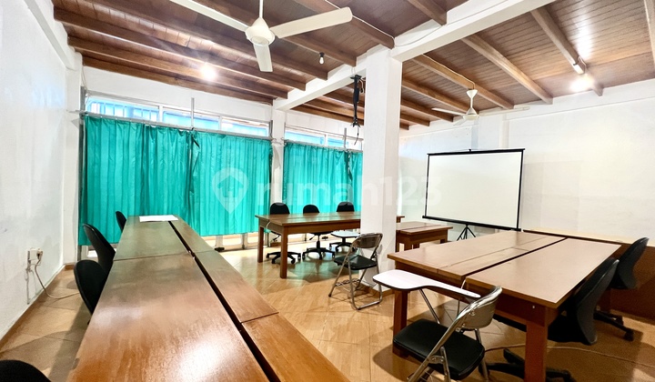 Cheap! Dago Kanayakan 3-story house suitable for boarding house & office/tutoring house, SHM certificate. Cheap! Dago Kanayakan 3-story house suitable for boarding house & office/tutoring house, SHM certificate.