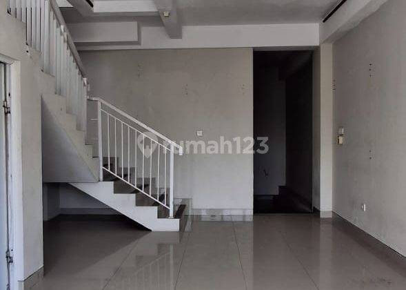 Disewakan Ruko 3 Lantai Lokasi Strategis Di Dewi Sri 2