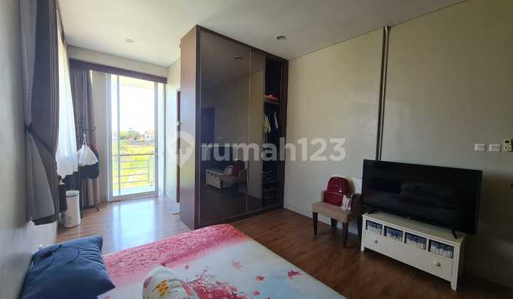 Dijual rumah villa jalan lebar view sawah di Renon 2