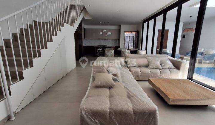 For Rent Leasehold 25th Villa 5Bedroom In Patitenget, Seminyak 1