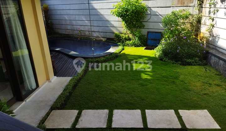 Dijual villa di pojokan dengan view pandan wangi di Canggu