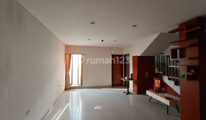 Disewakan Rumah Fully Furnished 3 lantai dengan 4 kamar tidur di dangin puri kangin, Denpasar 2