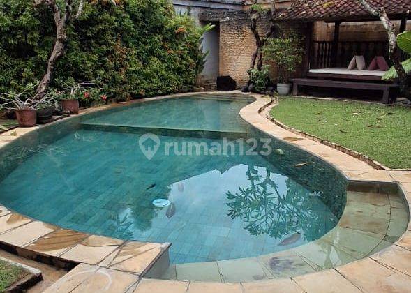 Disewakan Villa 2 Bedroom Halaman Super Luas di Seminyak, Badung 2