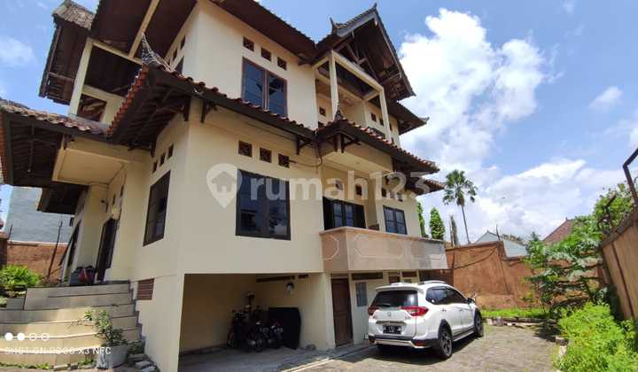 For Sale Luxury 4 Bedroom House, in Padonan South Kuta 1