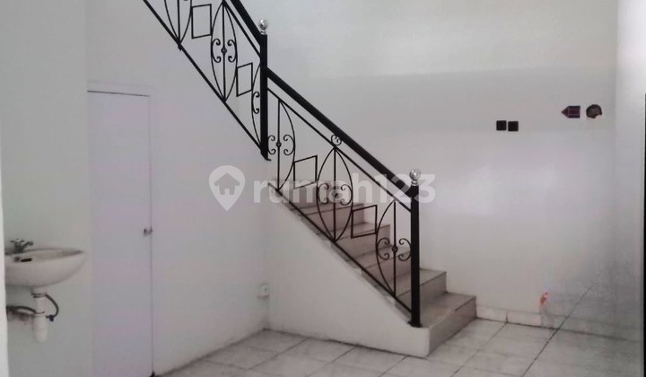 Rent a 3-Story Shop House Ready to Occupy on Gatot Subroto, Denpasar 2