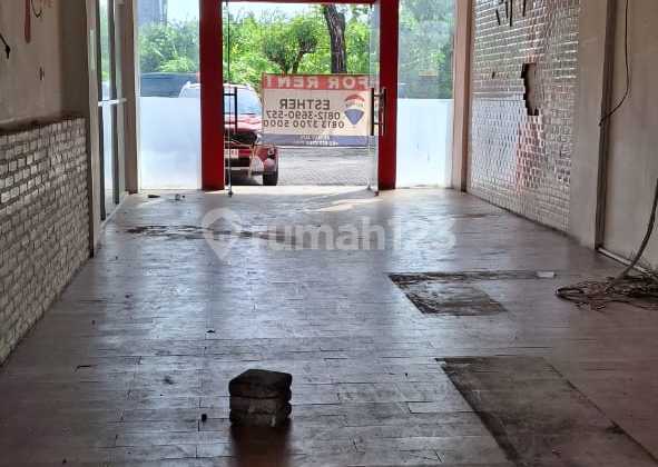 For Rent: Shop House with 5-slot Building + Spacious Parking 2