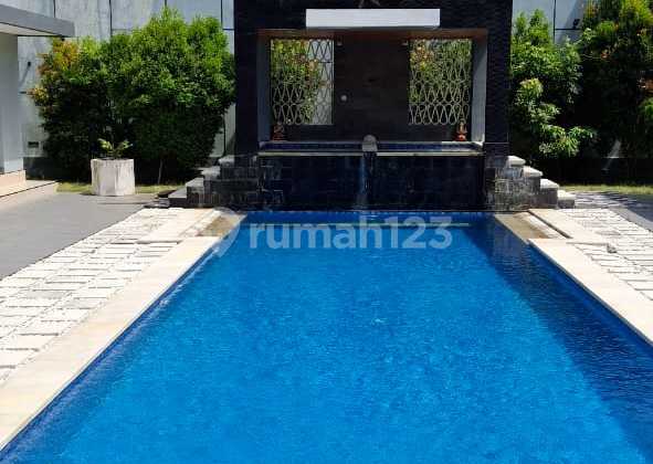 Disewakan Villa Semifurnish 6 BR Taman Extra Luas di Sanur. Disewakan Villa Semifurnish 6 BR Taman Extra Luas di Sanur.