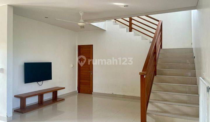 Disewakan villa 2 Lantai dengan 3+1 bedroom  di Subak,Canggu    1