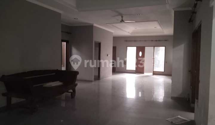 Dijual murah rumah hitung tanah dekat Plaza Renon 2