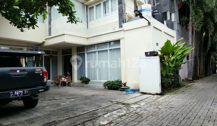 Dijual Rumah Mewah 7 Kamar Tidur di Kerobokan Dijual Rumah Mewah 7 Kamar Tidur di Kerobokan