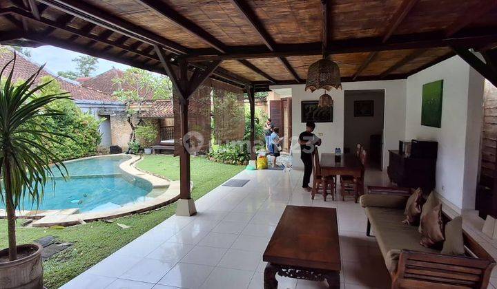 Disewakan Villa 2 Bedroom Halaman Super Luas di Seminyak, Badung 1