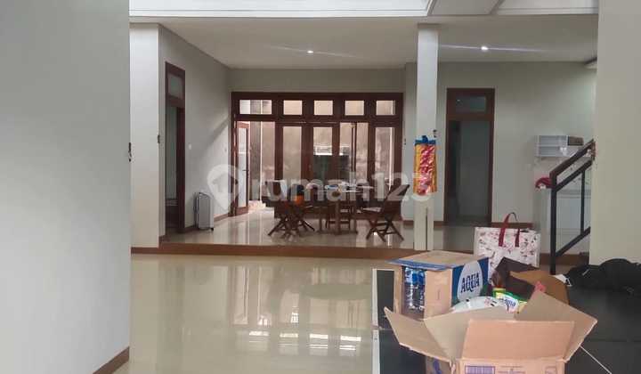 For Rent 6 Bedroom House 2 Floors North Denpasar