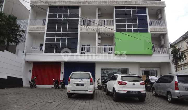 Disewakan Ruko Gnadeng 3 Lantai di Gatsu Barat