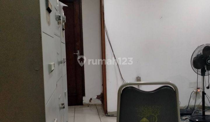 Ruangan Kantor di mainroad otista 2