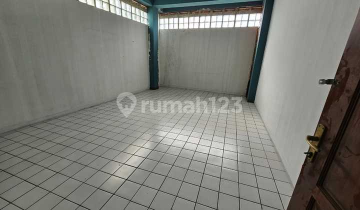 For Rent Shop House on Pungkur Main Road, Strategically Located in the City Center 2