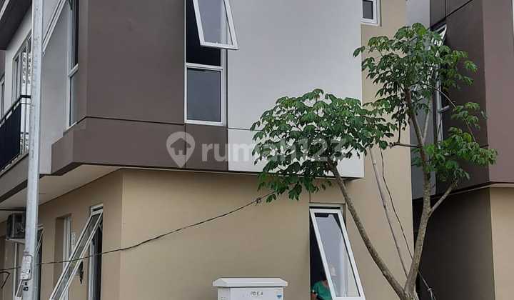 Disewakan Rumah Siap Huni Dizena, Bsd City
