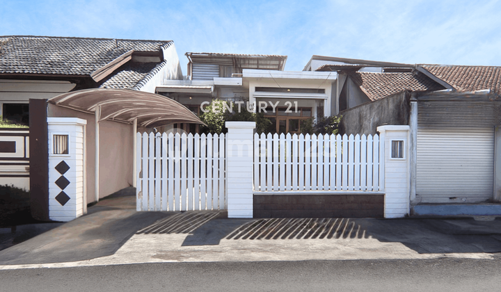 Office House for Business and Residence in front of Empire XXI Jogja