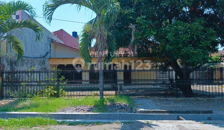 Land and House in Kotagede Yogyakarta with Easy and Strategic Access