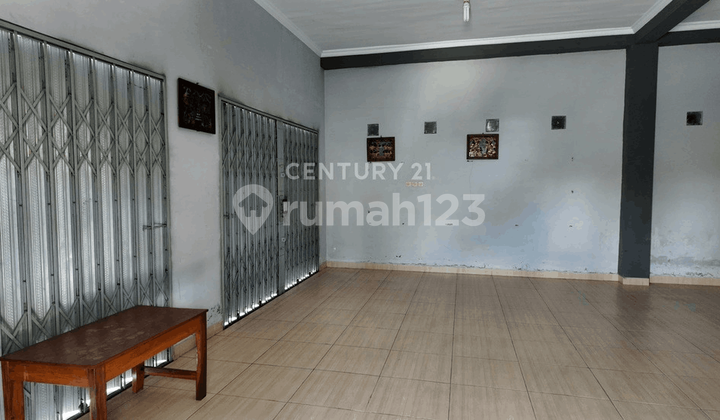 Corner Shop House with 2 Floors on Jl Sunan Ampel, Ready to Use 2