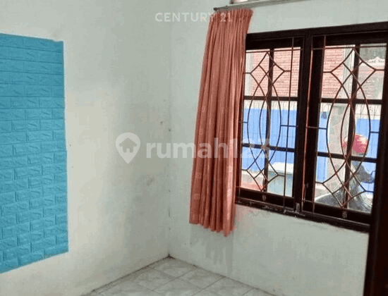 Minimalist House on Palagan Street, Only 950m from Al Azhar Jogja 2